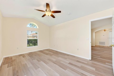 House in Winter Garden, Florida 4 bedrooms, 172.15 sq.m. № 2393582 - photo 13