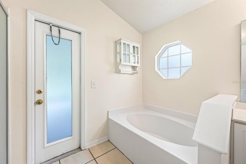 House in Winter Garden, Florida 4 bedrooms, 172.15 sq.m. № 2393582 - photo 16