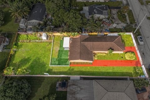 Propiedad comercial en venta en Miami, Florida, 337.05 m2 № 1945562 - foto 2