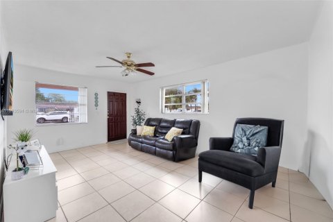 Propiedad comercial en venta en Miami, Florida, 337.05 m2 № 1945562 - foto 23