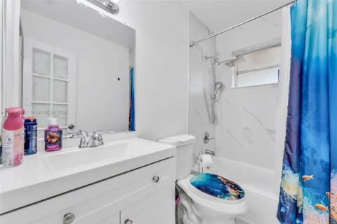 Propiedad comercial en venta en Miami, Florida, 337.05 m2 № 1945562 - foto 28