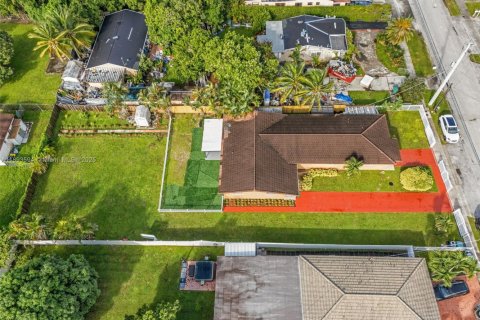 Propiedad comercial en venta en Miami, Florida, 337.05 m2 № 1945562 - foto 3