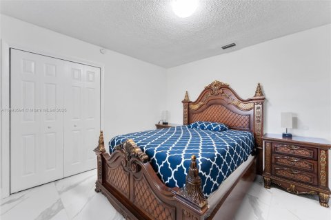 Propiedad comercial en venta en Miami, Florida, 337.05 m2 № 1945562 - foto 13