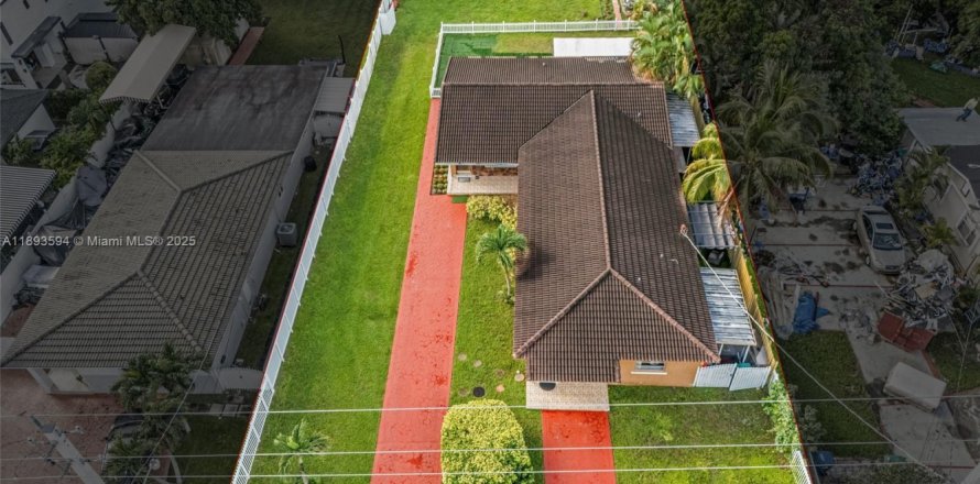 Propiedad comercial en Miami, Florida 337.05 m2 № 1945562