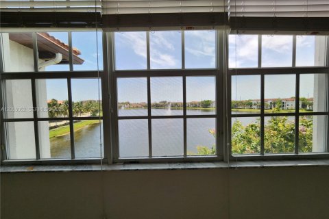 Townhouse in Miramar, Florida 3 bedrooms, 178.28 sq.m. № 2171772 - photo 15