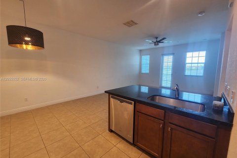 Townhouse in Miramar, Florida 3 bedrooms, 178.28 sq.m. № 2171772 - photo 10