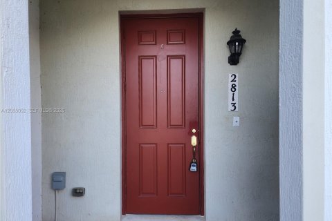 Townhouse in Miramar, Florida 3 bedrooms, 178.28 sq.m. № 2171772 - photo 4