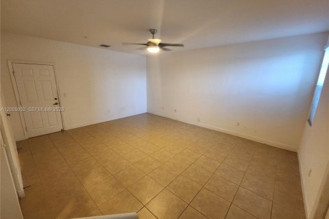Townhouse in Miramar, Florida 3 bedrooms, 178.28 sq.m. № 2171772 - photo 5