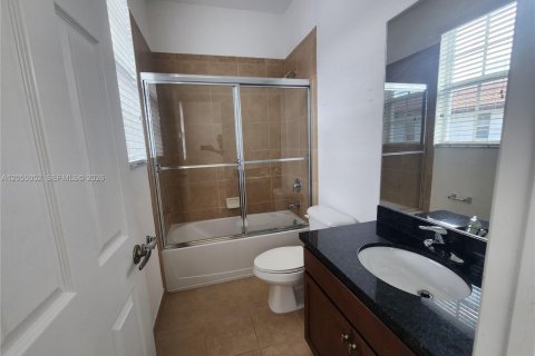 Townhouse in Miramar, Florida 3 bedrooms, 178.28 sq.m. № 2171772 - photo 18