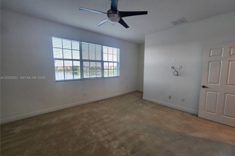 Townhouse in Miramar, Florida 3 bedrooms, 178.28 sq.m. № 2171772 - photo 14