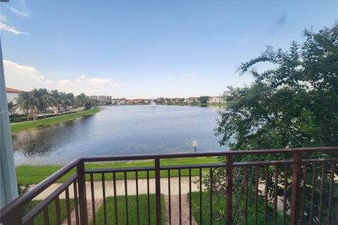 Townhouse in Miramar, Florida 3 bedrooms, 178.28 sq.m. № 2171772 - photo 6