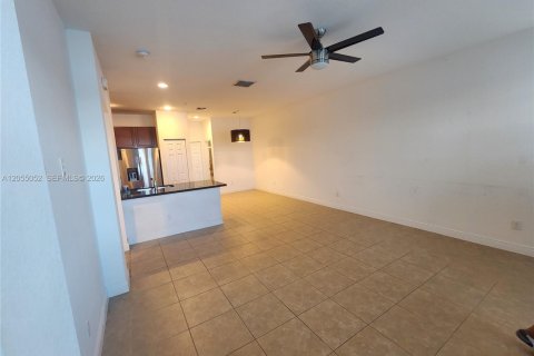 Townhouse in Miramar, Florida 3 bedrooms, 178.28 sq.m. № 2171772 - photo 8