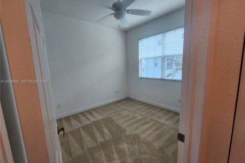 Townhouse in Miramar, Florida 3 bedrooms, 178.28 sq.m. № 2171772 - photo 12