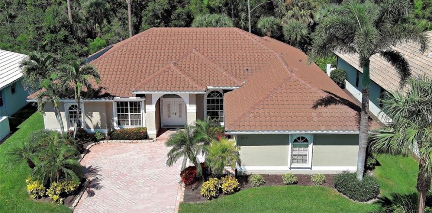 House in Venice, Florida 3 bedrooms, 282.52 sq.m. № 1902901