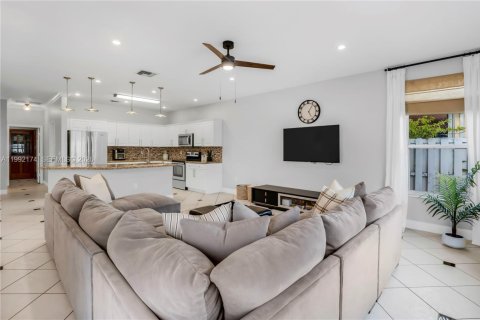 Villa ou maison à vendre à Miramar, Floride: 6 chambres, 320.14 m2 № 2056997 - photo 19