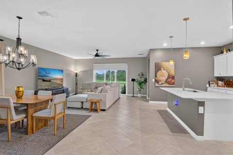 Villa ou maison à vendre à North Fort Myers, Floride: 3 chambres, 171.78 m2 № 2423770 - photo 3
