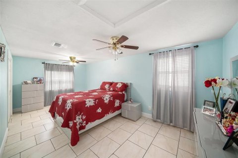 House in Tampa, Florida 4 bedrooms, 154.78 sq.m. № 1829467 - photo 21