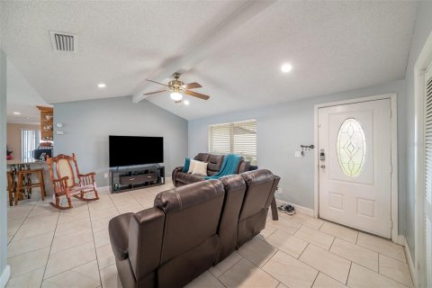House in Tampa, Florida 4 bedrooms, 154.78 sq.m. № 1829467 - photo 9