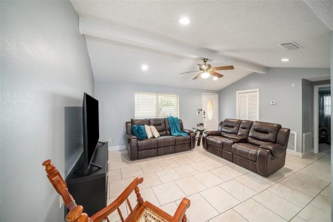 House in Tampa, Florida 4 bedrooms, 154.78 sq.m. № 1829467 - photo 11