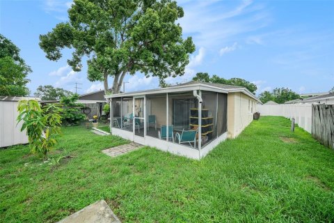 House in Tampa, Florida 4 bedrooms, 154.78 sq.m. № 1829467 - photo 4