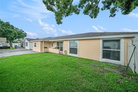 House in Tampa, Florida 4 bedrooms, 154.78 sq.m. № 1829467 - photo 8