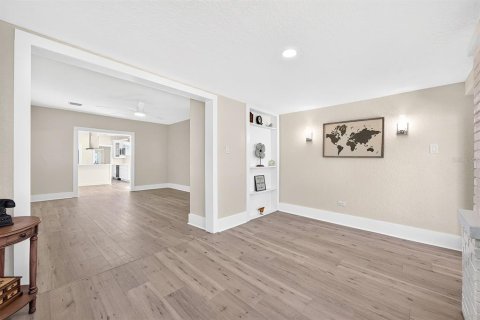Casa en venta en Sanford, Florida, 5 dormitorios, 167.87 m2 № 2430562 - foto 9