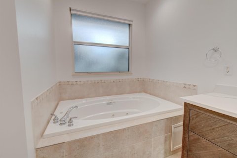 Apartamento en alquiler en Ocean Ridge, Florida, 2 dormitorios, 366.41 m2 № 2077560 - foto 16