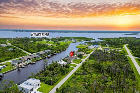 Casa en venta en Port Charlotte, Florida, 4 dormitorios, 210.7 m2 № 1796566 - foto 3