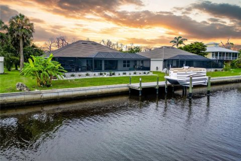 Casa en venta en Port Charlotte, Florida, 4 dormitorios, 210.7 m2 № 1796566 - foto 9