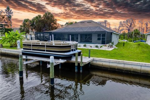 Casa en venta en Port Charlotte, Florida, 4 dormitorios, 210.7 m2 № 1796566 - foto 8