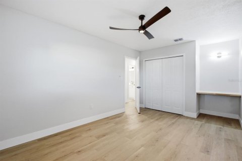 House in Orlando, Florida 4 bedrooms, 193.79 sq.m. № 2431209 - photo 27