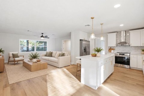 House in Orlando, Florida 4 bedrooms, 193.79 sq.m. № 2431209 - photo 7