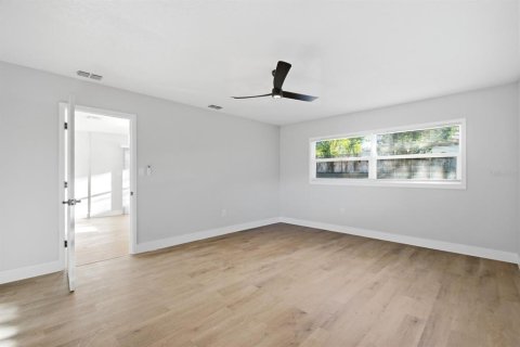 House in Orlando, Florida 4 bedrooms, 193.79 sq.m. № 2431209 - photo 17