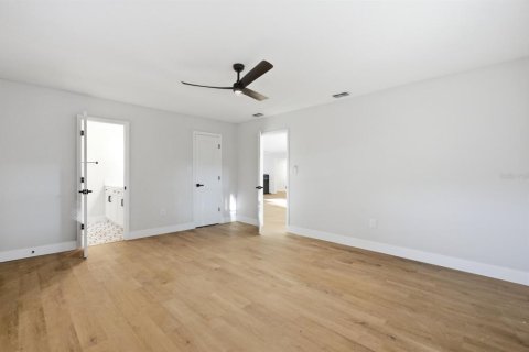 House in Orlando, Florida 4 bedrooms, 193.79 sq.m. № 2431209 - photo 18