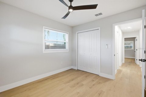 House in Orlando, Florida 4 bedrooms, 193.79 sq.m. № 2431209 - photo 29