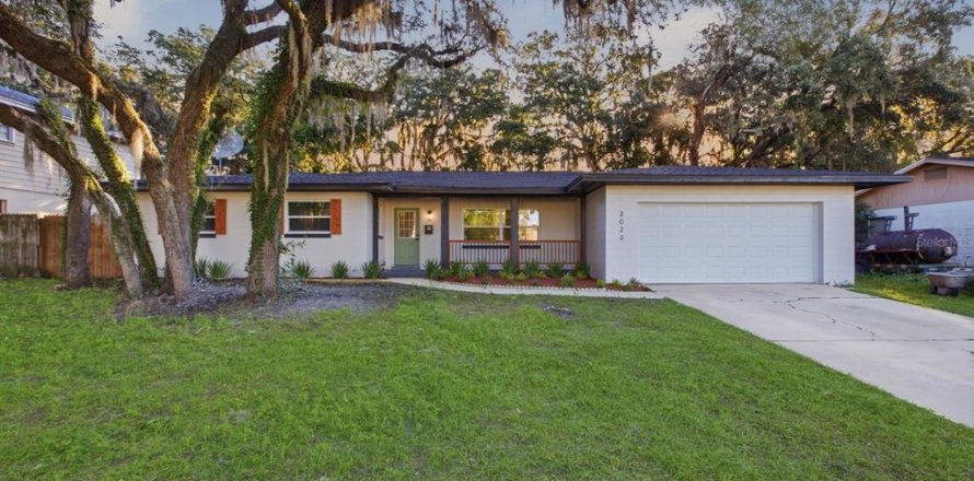 House in Orlando, Florida 4 bedrooms, 193.79 sq.m. № 2431209