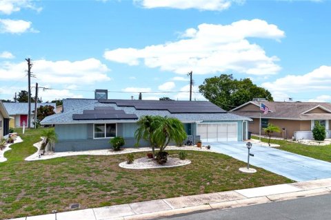 House in Sun City Center, Florida 2 bedrooms, 172.05 sq.m. № 2129063