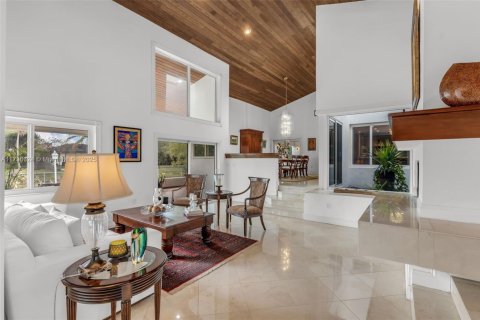 Villa ou maison à vendre à Miami, Floride: 6 chambres, 475.29 m2 № 1480762 - photo 13