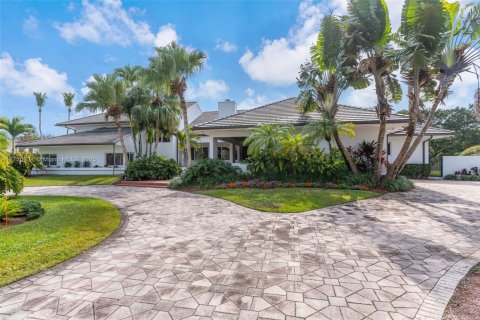 Villa ou maison à vendre à Miami, Floride: 6 chambres, 475.29 m2 № 1480762 - photo 1