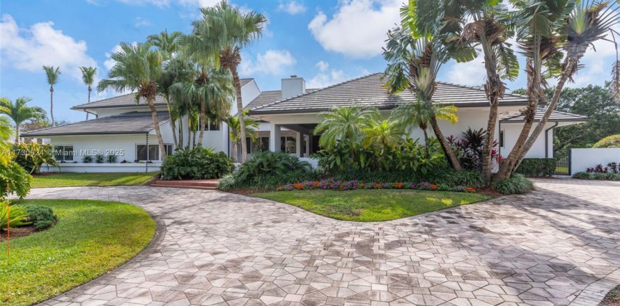 Villa ou maison à Miami, Floride 6 chambres, 475.29 m2 № 1480762