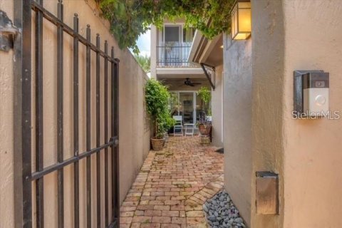 Townhouse in Sarasota, Florida 2 bedrooms, 144.37 sq.m. № 2167733 - photo 19