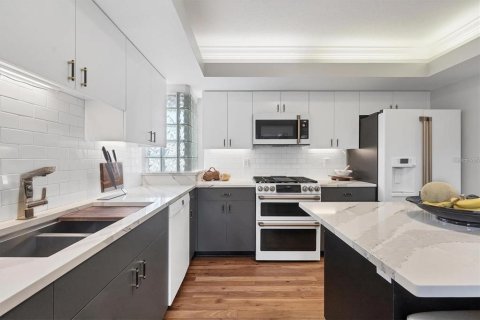 Townhouse in Sarasota, Florida 2 bedrooms, 144.37 sq.m. № 2167733 - photo 16