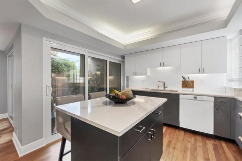 Townhouse in Sarasota, Florida 2 bedrooms, 144.37 sq.m. № 2167733 - photo 3