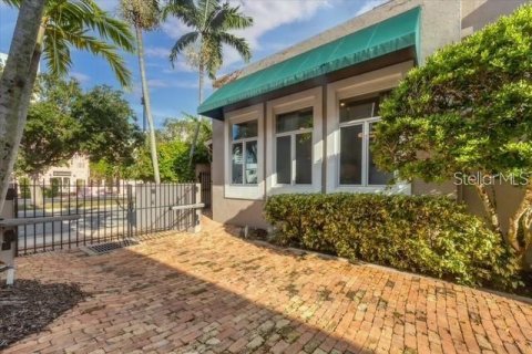 Townhouse in Sarasota, Florida 2 bedrooms, 144.37 sq.m. № 2167733 - photo 2