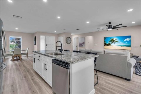 Townhouse in Sarasota, Florida 2 bedrooms, 144.37 sq.m. № 2167733 - photo 11