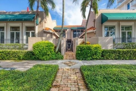 Townhouse in Sarasota, Florida 2 bedrooms, 144.37 sq.m. № 2167733