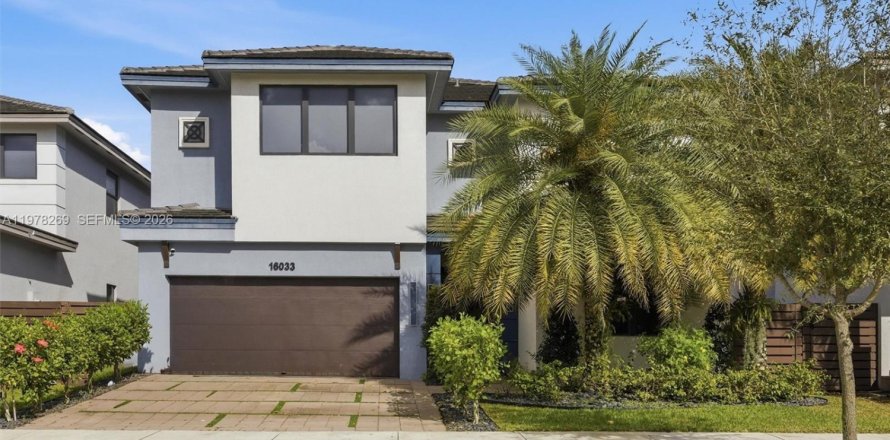 Дом в Майами-Лейкс, Флорида 5 спален, 283.35м2 № 2045885