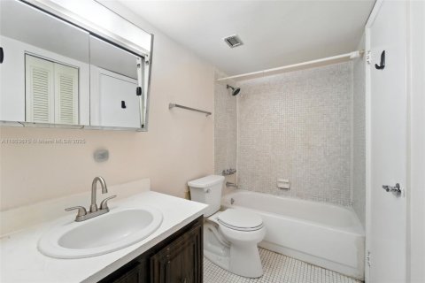 Купить кондоминиум в Майами, Флорида 1 спальня, 76.74м2, № 1871850 - фото 8
