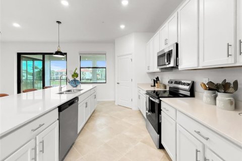 Townhouse in Bradenton, Florida 3 bedrooms, 196.02 sq.m. № 2167040 - photo 17