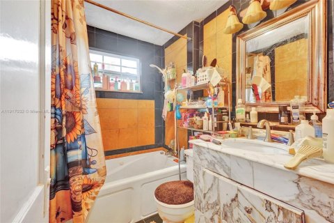 Купить коммерческую недвижимость в Холливуд, Флорида 83.15м2, № 1974443 - фото 28